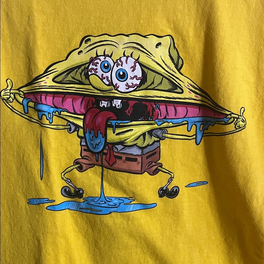 😄SpongeBob graphic Tshirt yellow medium